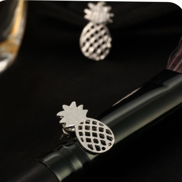 3/Pcs Dainty Silver Hollow Pineapple Jewelry Set - Picture 3 of 5